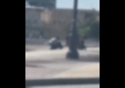 فيديو يوثق لحظة اعتداء الشاب على المرأة