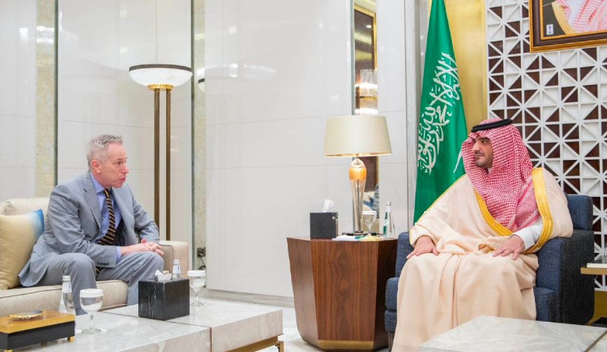 الأمير عبدالعزيز بن سعود وسفير أمريكا لدى المملكة