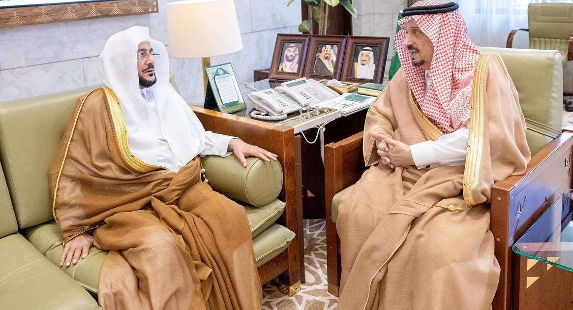أمير منطقة الرياض يلتقي وزير الشؤون الإسلامية