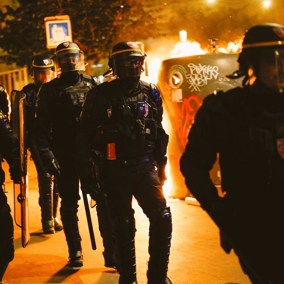 الشرطة الفرنسية تحاول السيطرة على أعمال الشغب في باريس