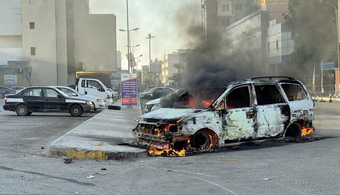 آثار الاشتباكات المسلحة بمدينة طرابلس الليبية