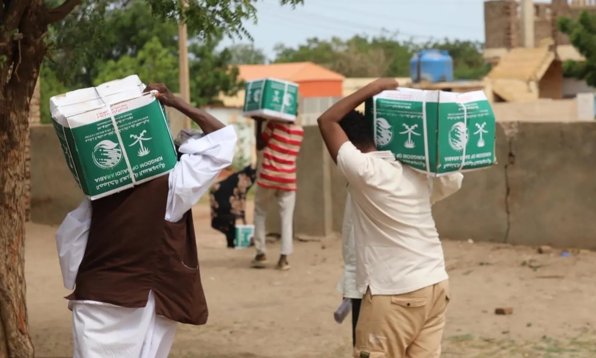 مساعدات إنسانية لتخفيف معاناة السودانيين