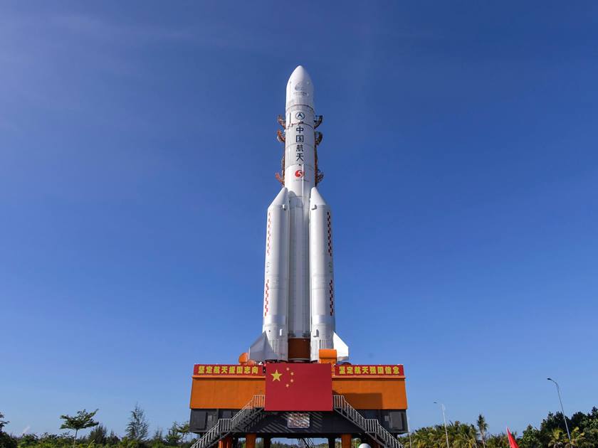 إطلاق صاروخ صيني للفضاء