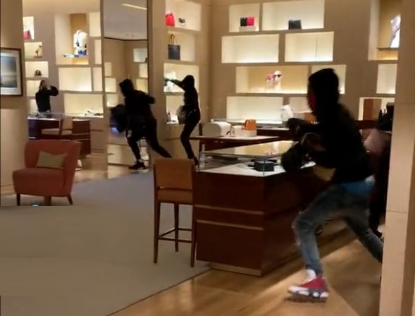 سرقة متجر لويس فيتون