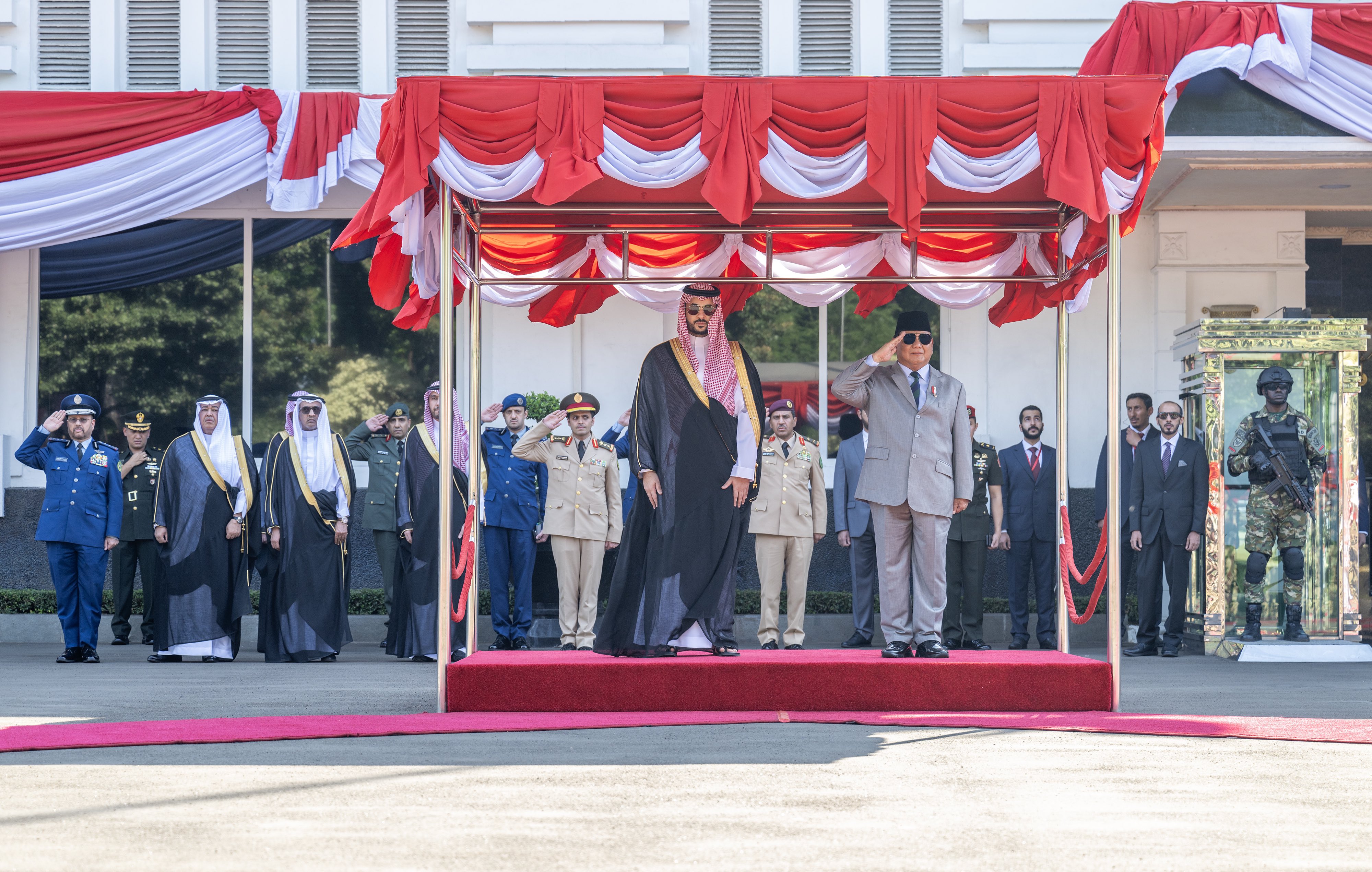 وزير الدفاع ونظيره الإندونيسي يبحثان التعاون في المجال العسكري والدفاعي