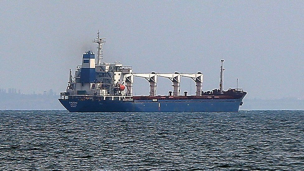 سفينة شحن مدنية في البحر الأسود