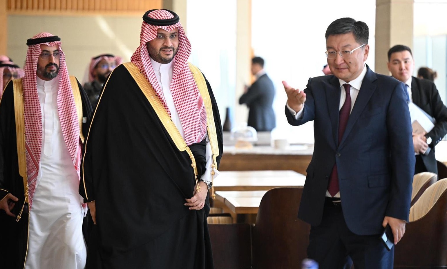 الأمير تركي بن محمد بن فهد مع رئيس الديوان الرئاسي المنغولي