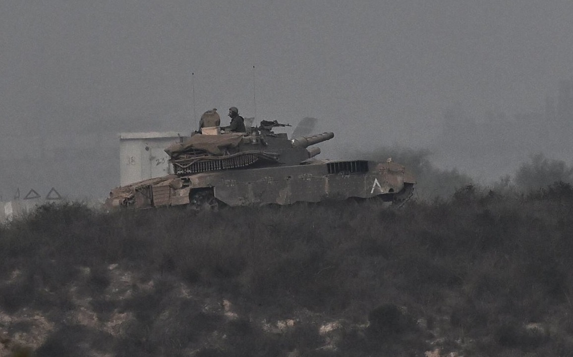 دبابة إسرائيلية تقترب من الحدود مع شمال قطاع غزة