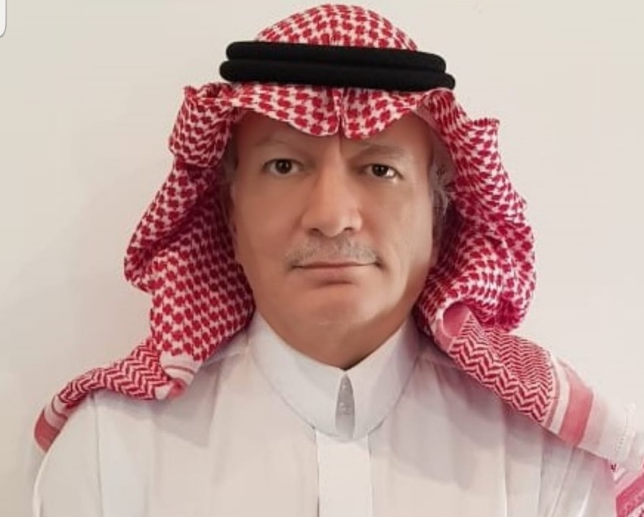 الأستاذ عبدالله العلمي الكاتب والمتخصّص الاقتصادي