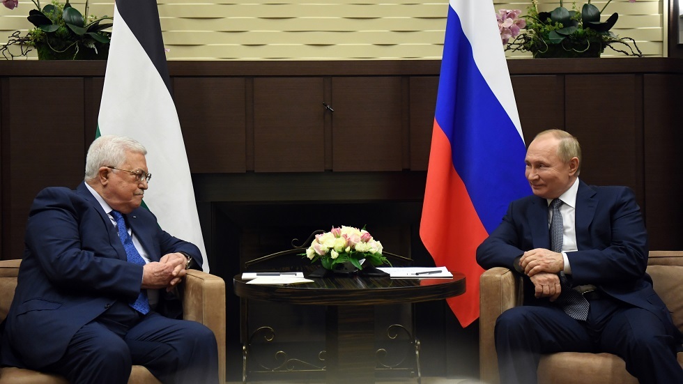 الرئيس الروسي فلاديمير بوتين ورئيس السلطة الفلسطينية محمود عباس