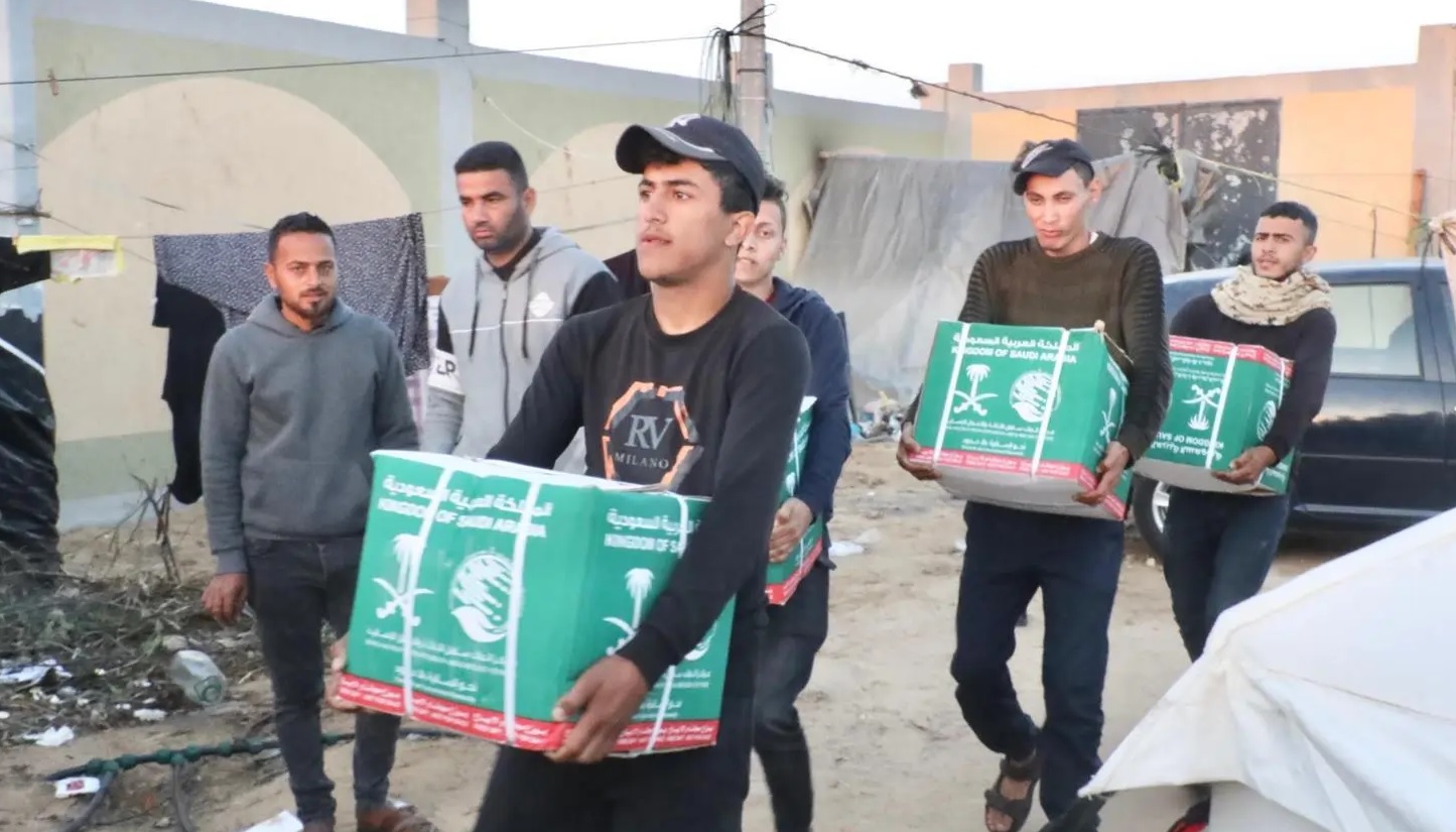 توزيع المواد الإغاثية للمتضررين في غزة